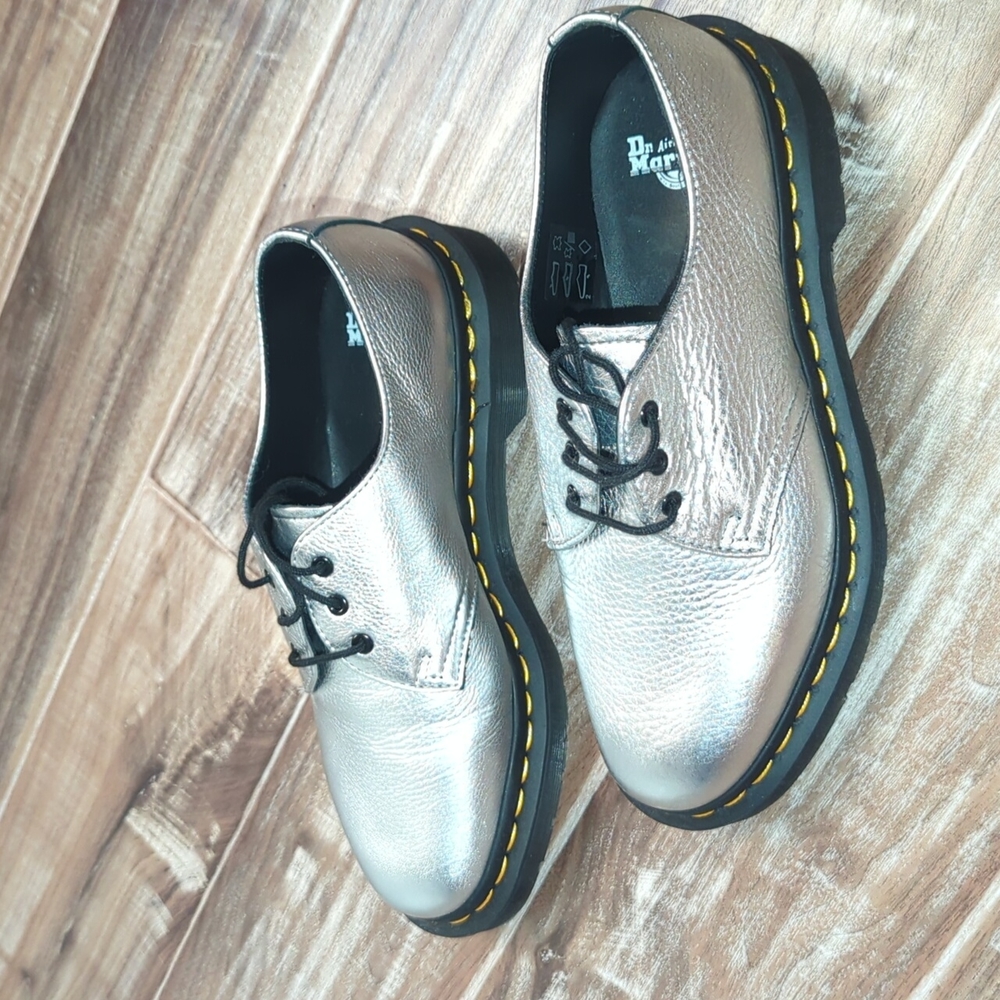 Doc Martens Silver 3-eye loafers oxfords 7. EUC.